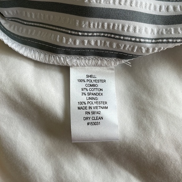 London Style Seersucker Dress - Picture 5 of 6